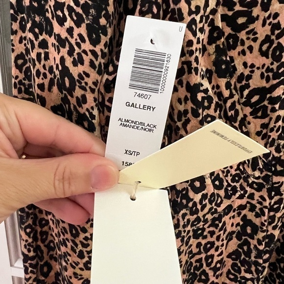 Aritzia - Wilfred New Gallery Dress - NWT - Size XS - Picture 4 of 10